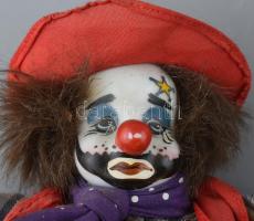 2 db bohóc figura, festett porcelán/kerámia fejjel, m: 16 cm + kislány almával, kerámia testtel, sza...