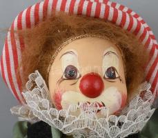 2 db bohóc figura, festett porcelán/kerámia fejjel, m: 16 cm + kislány almával, kerámia testtel, sza...