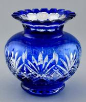 Kék ólomkristály váza, apró csorbákkal, m: 16 cm