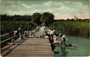 1921 Balatonkenese, parti részlet a kikötőhöz vezető úttal, mosóasszonyok. Pósa Endre kiadása (EK)