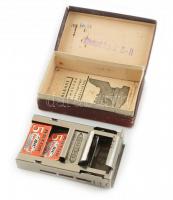 Bakony borotvapenge-élező készülék, pengékkel, leírással, kisebb rozsdafoltokkal, eredeti, sérült dobozában, 14x8,5x4 cm