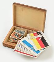 Kis gyufacímke gyűjtemény, kopott fa kártyatartó dobozban, 15x12x3 cm