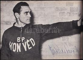 Húsz év piros-fehérben. Bp., 1969, Zrínyi Katonai Kiadó. Gazdag fekete-fehér képanyaggal illusztrált...