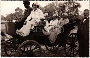 Keszthely, hintó kirándulás hölgyekkel, a kocsis Szólá. József. Krisch Oszkár fotoüzlet amatőrlaboratorium, photo