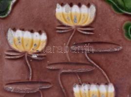 Körmöczbányai fajansz dísz tányér virág dekorral, Jelzett. Kopott, mázrepedt. d:17,5 cm