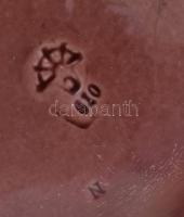 Körmöczbányai fajansz dísz tányér virág dekorral, Jelzett. Kopott, mázrepedt. d:17,5 cm