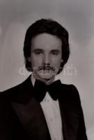 Nagy fotó és negatív tétel: művészek, politikusok, zenészek. operaénekesek több száz fotó és negatív...