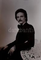 Nagy fotó és negatív tétel: művészek, politikusok, zenészek. operaénekesek több száz fotó és negatív...