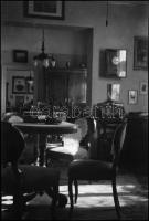 Egy kúria és a lakás belső részletei, 8 db fotónegatív, 6×9 cm
