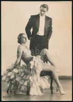 cca 1930 Les Megyessy táncos pár, sajtófotó, Georgis Géza pecsétjével, 232×16 cm