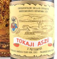 1975 Tokaji aszú, 5 puttonyos, bontatlan palack édes fehérbor, 0,5 l, díszdobozban, Tokajhegyaljai Á...