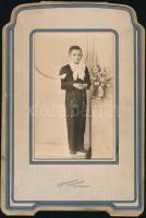 cca 1910 E. Grzywienski USA kisfiú kabinetfotó dekoratív karton keretben 24x16 cm