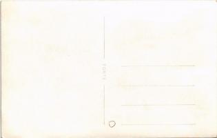 Budapest (?), Úri fodrász üzlet. photo