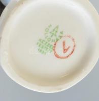 Hollóházi porcelán harmonikás kisfiú, kézzel festett, jelzett, hibátlan , m: 14,5 cm