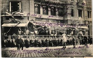 1928 Budapest VII. New York kávéház magyar zászlókkal és címerekkel díszítve a háború idején