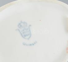 Unterweissbach hölgy könyvvel, kézzel festett, jelzett, apró kopásnyomokkal, m: 24 cm