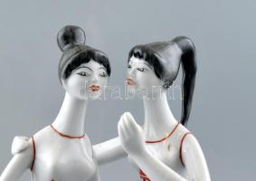 Hollóházi pletykálkodók, kézzel festett, jelzett, hibátlan, m:22 cm