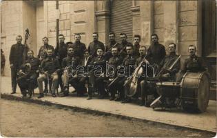 Első világháborús osztrák-magyar katonai zenekar tűzcsendben / WWI K.u.k. Austro-Hungarian military music band. photo
