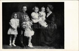 Unser Kaiserpaar mit Kronprinz Otto und Erzh. Adelheid, Robert und Felix / IV. Károly és Zita gyermekeikkel