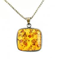 Ezüst(Ag) venezianer nyaklánc, jelzett, fém keretes borostyán medállal, h: 40 cm, bruttó: 11,33 g