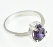 Ezüst(Ag) ékszerszett: gyűrű, nyaklánc, fülbevalópár, jelzett, bruttó: 13,44 g