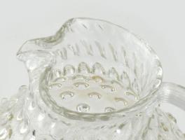 Bütykös üveg kancsó, kis kopásnyomokkal, m: 19,5 cm