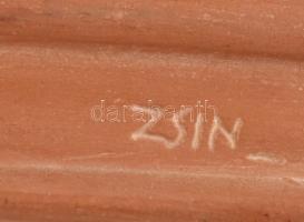 Zsin Judit (1957- ) Gondolkodó nő. Terrakotta szobor, jelzett, kopott. m: 37 cm