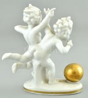 Német porcelán kettős putto figura, kézzel festett, jelzett, kopott, m: 14 cm