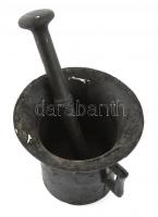 Öntött vas mozsár és törő, m: 11 cm