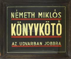 Reklámtábla, üveg. Felirat: Német Miklós könyvkötő az udvarban jobbra. (1953-1978 között tevékenykedett a Fő utca 4 szám alatt.) 50x65cm