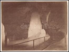 cca 1890-1900 Dobsina, jégbarlang, első terem, kartonra kasírozott, feliratozott fotó, 21x16 cm / Do...