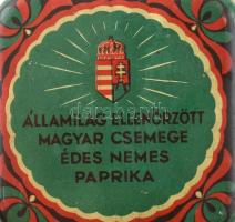 1930 Paprikás fém doboz magyar címerrel, jó állapotban 9x8x8 cm