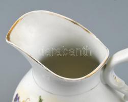 Cseh matricás tejes kiöntő. Matricás, jelzés nélkül, kopott. m: 14 cm