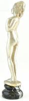 Női akt, fém szobor, márvány talapzaton, m: 17,5 cm