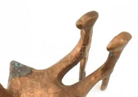 Bors István (1938-2003): Kis pieta. Bronz, jelzés nélkül, apró kopásnyomokkal, m: 5 cm, h: 8 cm. Iro...