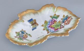 Herendi Viktória mintás leveles tálka, kézzel festett, jelzett, kopásnyomokkal, 14,5×8,5 cm