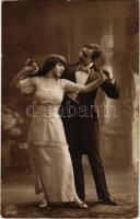 1917 Táncoló romantikus pár / romantic couple dancing (EK)