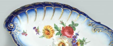 Zsolnay kínálótál, matricás porcelán, jelzett, kopott 31x18cm
