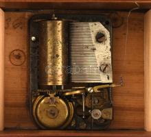 Zenélő fa doboz, működik, kopott, 12x5x8cm