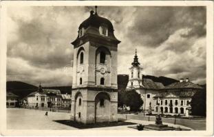 1952 Breznóbánya, Brezno nad Hronom; Stefánikovo námestie / Stefánik tér, Városháza, Római katolikus templom / square, town hall, Catholic church (EB)