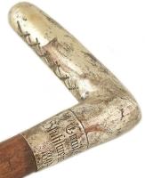 Ezüst (Ag): Fa sétapálca ezüst nyéllel. Gót felirattal: Székesfehérvár 1894. Jelzett. Bruttó: 200 g