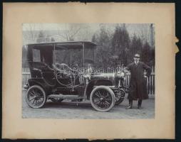 cca 1910 Automobil és sofőrje. Fotó kartonon 16x12 cm