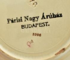 "Párizsi Nagy Áruház" jelzésű porcelán tányér, kopott, apró csorbákkal. d: 16 cm