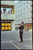 cca 1978 Szabadtéri koncert tárogatóval, egy kecskeméti lakótelepen, Vincze János (1922-1999) kecske...