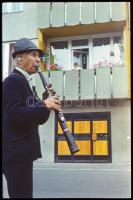 cca 1978 Szabadtéri koncert tárogatóval, egy kecskeméti lakótelepen, Vincze János (1922-1999) kecske...