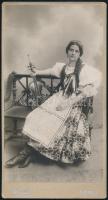 cca 1910 Nagykikinda, Hecskó Mór fényképész műtermében készült vintage fotó, lány hegedűvel, 20,3x11 cm