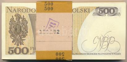 Lengyelország 1982. 500Zl (92x) eredeti kötegelővel, közte sorszámkövetők T:I,I-
Poland 1982. 500 Z...