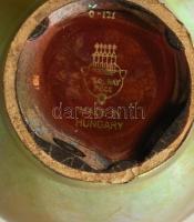 Zsolnay öblös eozin mázas váza, jelzett, talpán apró csorbákkal, mázhibákkal, m. 9 cm