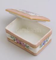 Limoges Jean Pouyat virág mintás porcelán ékszertartó fedéllel, kézzel festett, jelzett, apró csorbá...