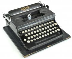 Kappa írógép magyar billentyűzettel, szép állapotban, tokkal. Tok sérült.